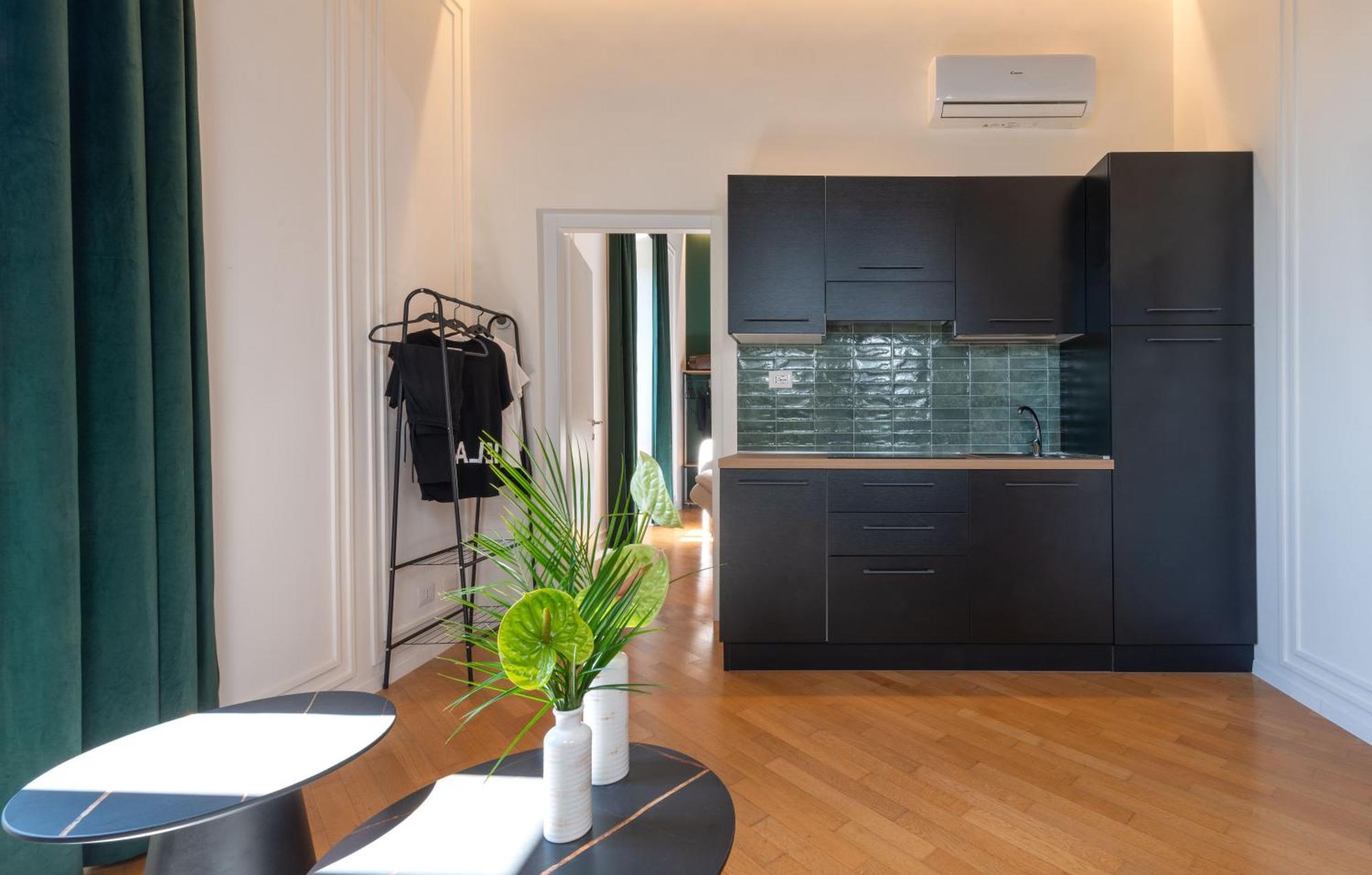 רומא Colosseo Flats And Penthouse מראה חיצוני תמונה