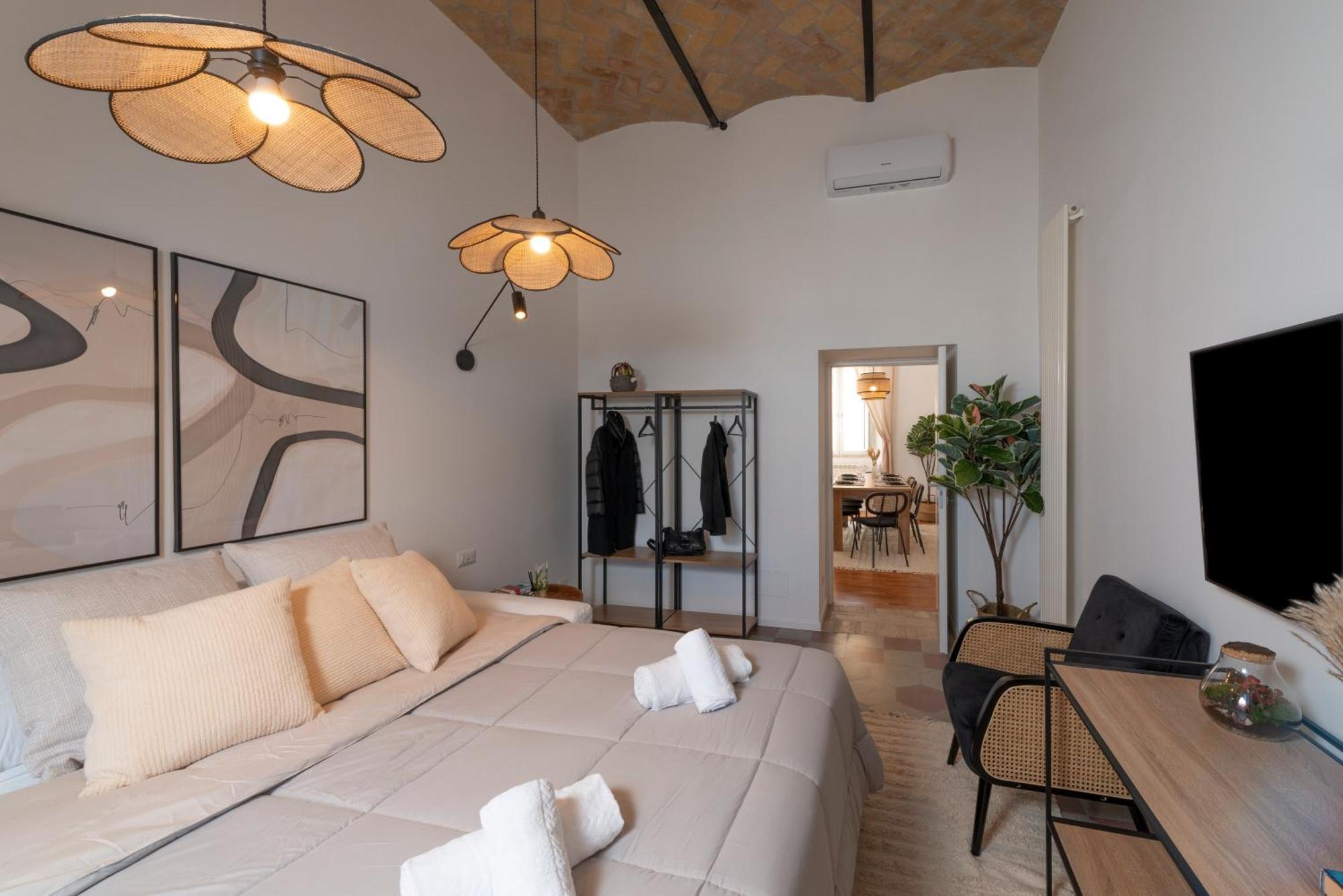 רומא Colosseo Flats And Penthouse מראה חיצוני תמונה