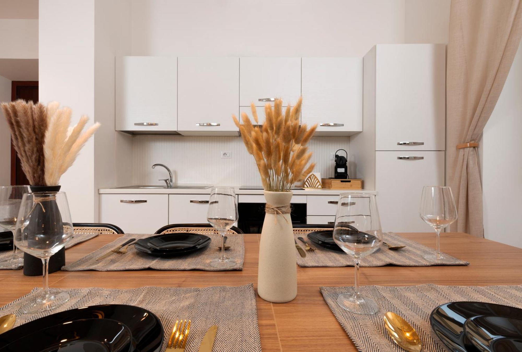 רומא Colosseo Flats And Penthouse מראה חיצוני תמונה