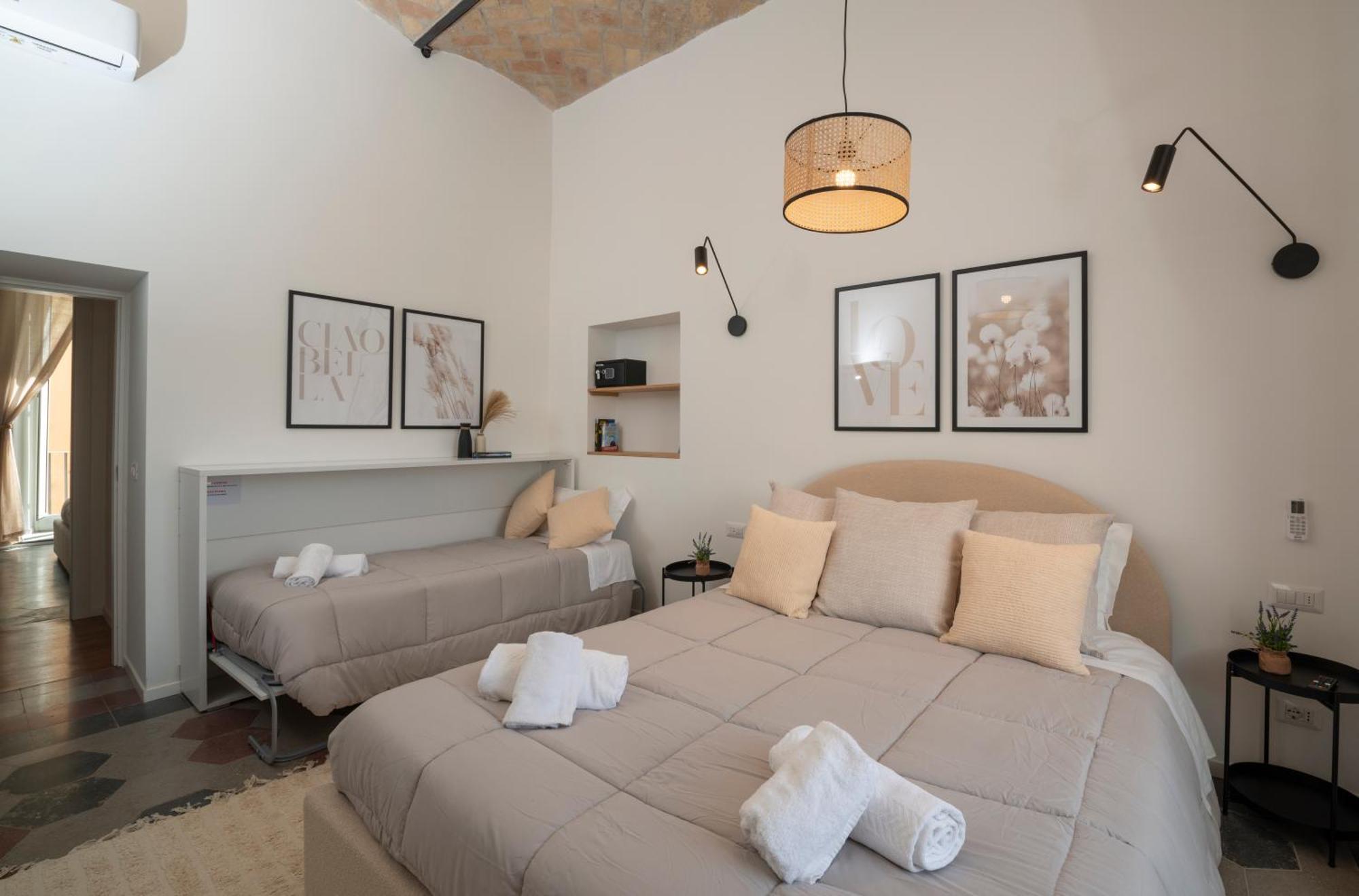 רומא Colosseo Flats And Penthouse מראה חיצוני תמונה