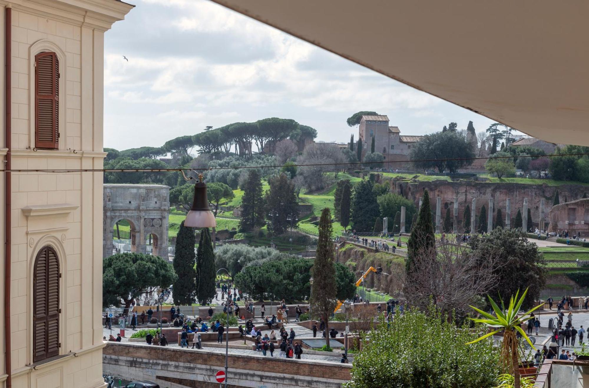 רומא Colosseo Flats And Penthouse מראה חיצוני תמונה