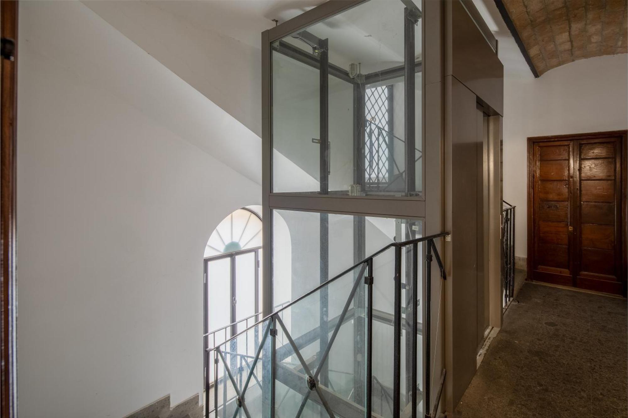 רומא Colosseo Flats And Penthouse מראה חיצוני תמונה