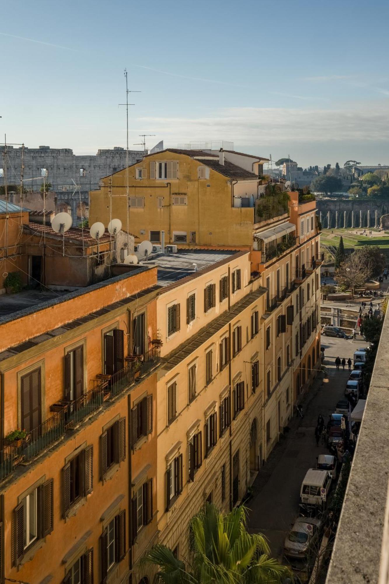 רומא Colosseo Flats And Penthouse מראה חיצוני תמונה
