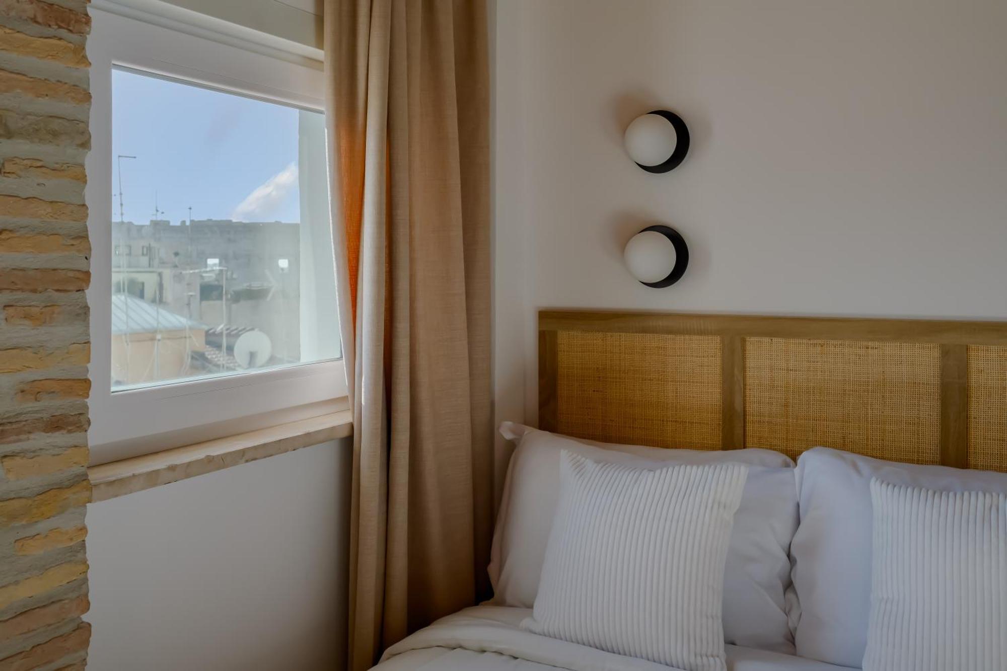 רומא Colosseo Flats And Penthouse מראה חיצוני תמונה